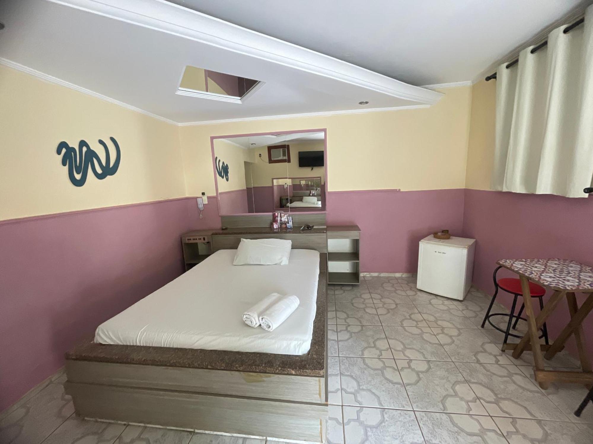הולמברה Lux Motel מראה חיצוני תמונה
